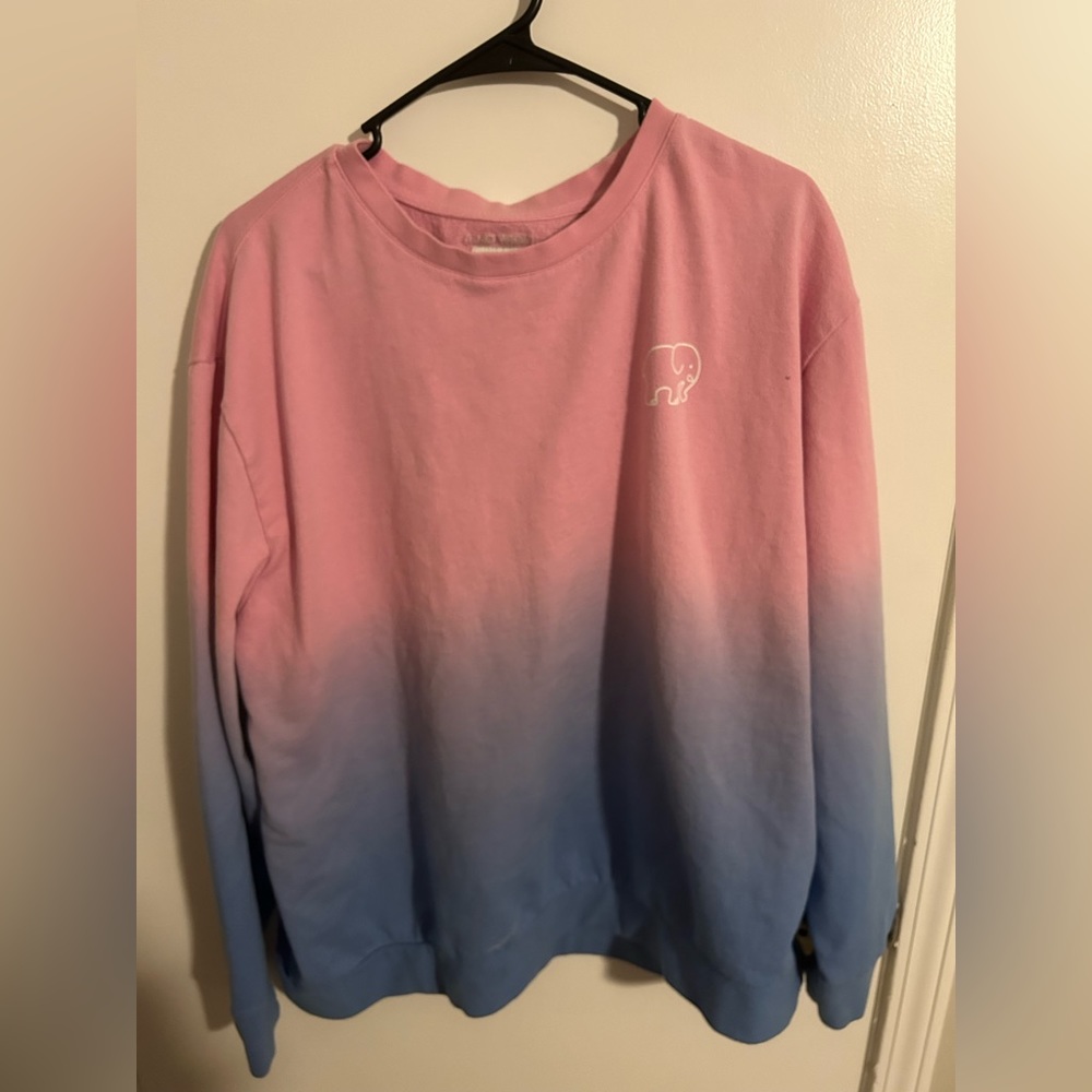 Size large. Oversized pullover.